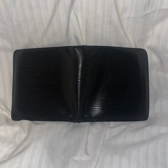 ♌️ SALE 🖤 Louis Vuitton Epi Leather Bifold Wallet - Picture 10 of 13